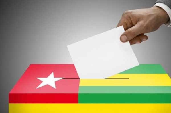 Pour la relecture de la nouvelle constitution votée, les élections législatives et régionales seront repoussées