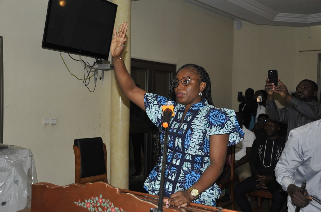 UN NOUVEAU MEMBRE A LA CENI :  Mme Kassoumina-Hunadabia prête serment devant le président de Cour constitutionnelle