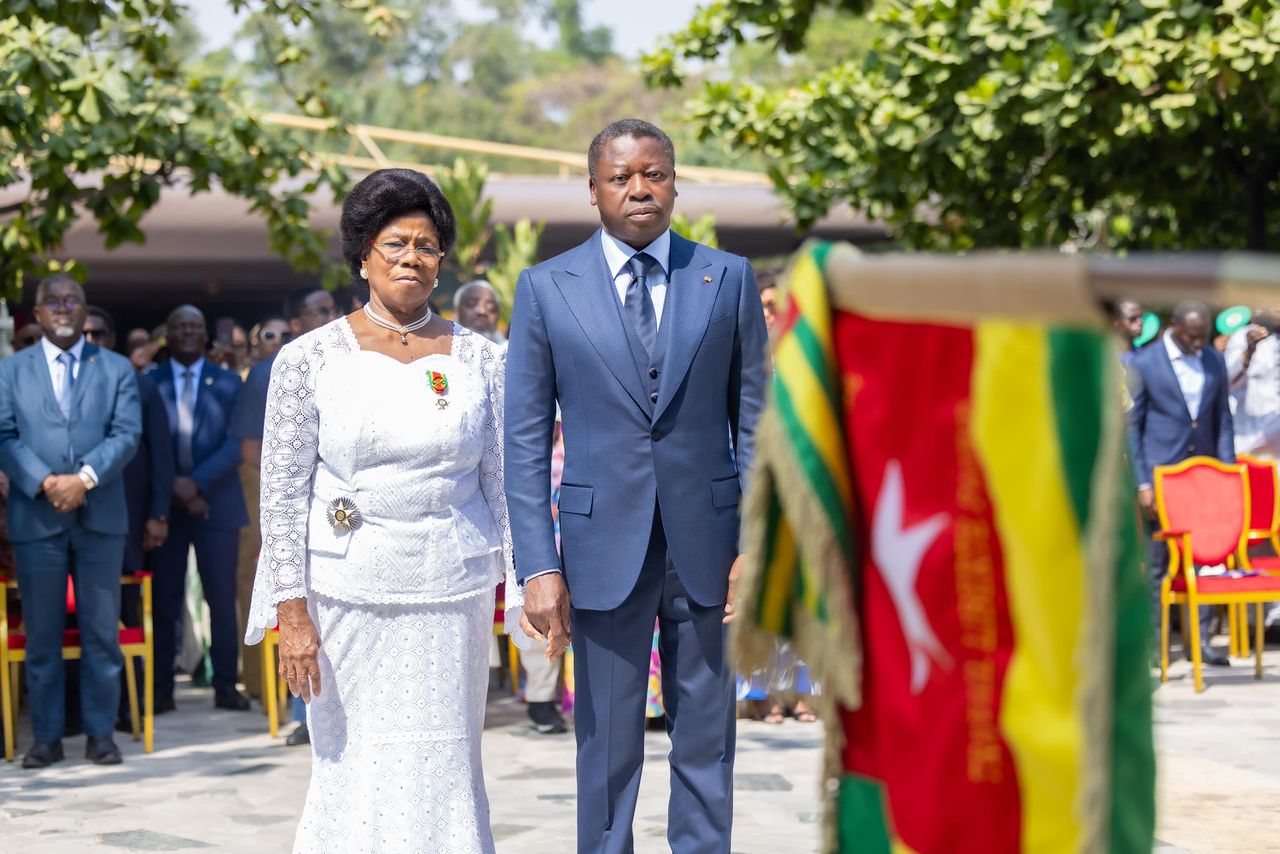Le Président Faure Gnassingbé élève Mme Badagnaki Gnassingbé à la Dignité de Grand Officier de l'Ordre du Mono.